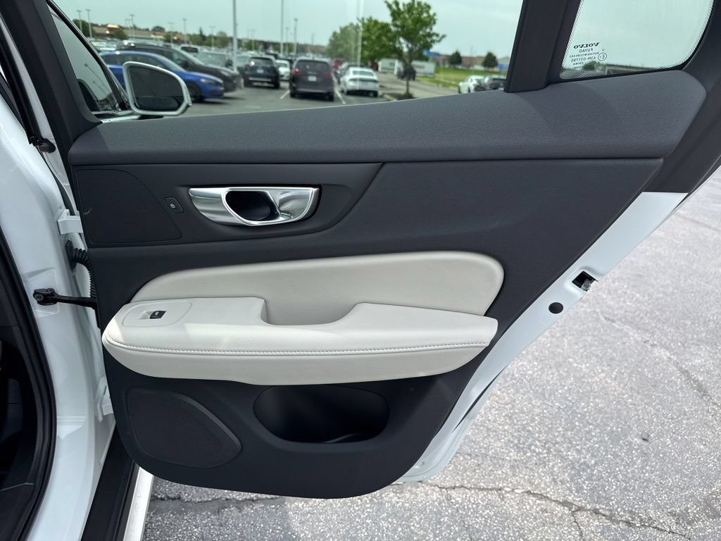 Used 2025 Volvo V60 B5 Cross Country Ultra w/ Climate Package AWD/4WD image 39