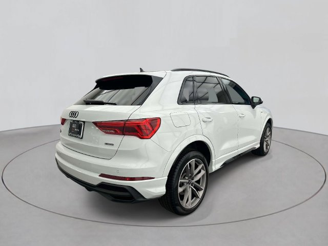 Used 2025 Audi Q3 2.0T Premium w/ Convenience Package AWD/4WD image 4