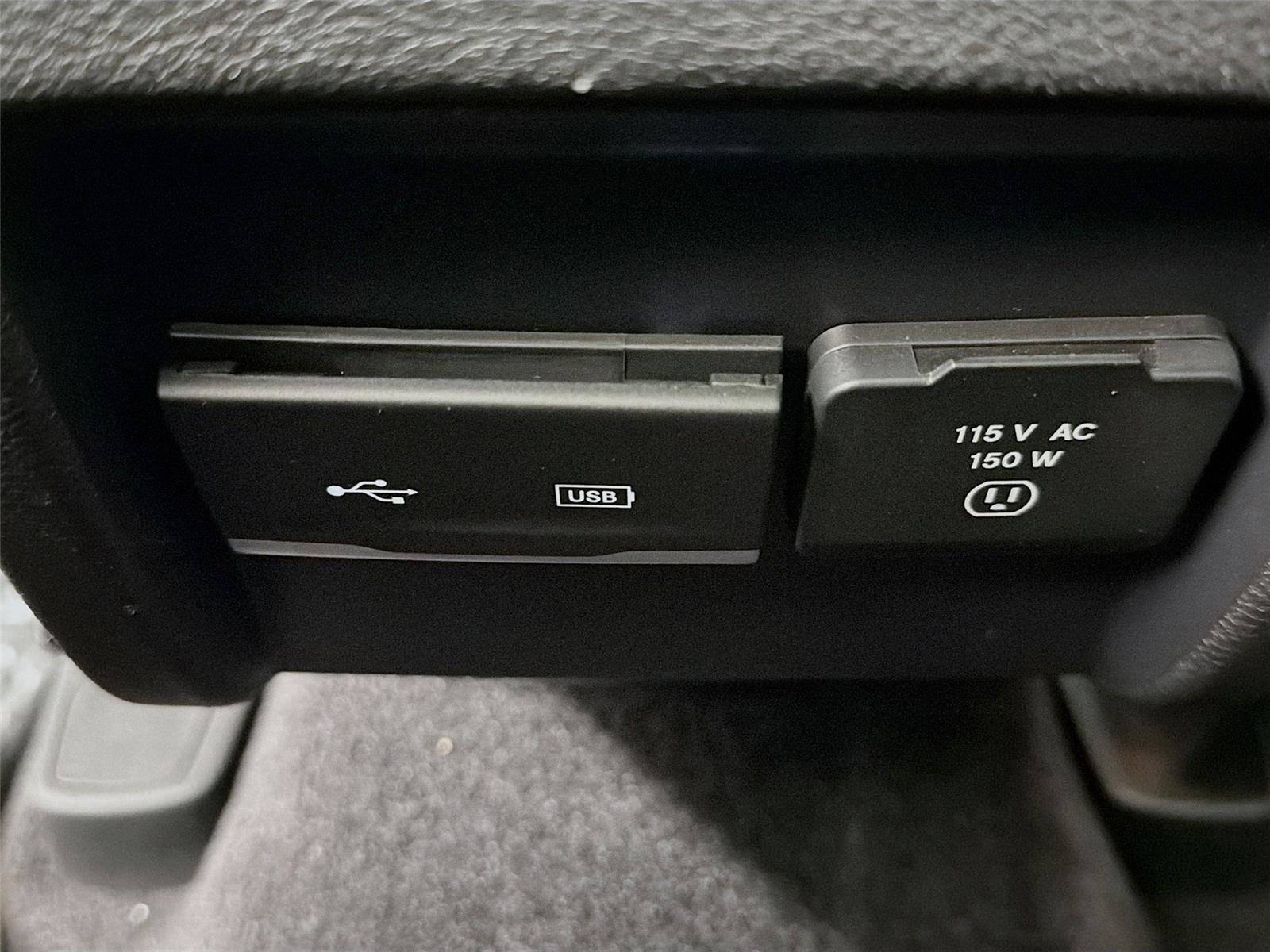 Used 2019 Jeep Cherokee Latitude Plus w/ Comfort/Convenience Group AWD/4WD image 26