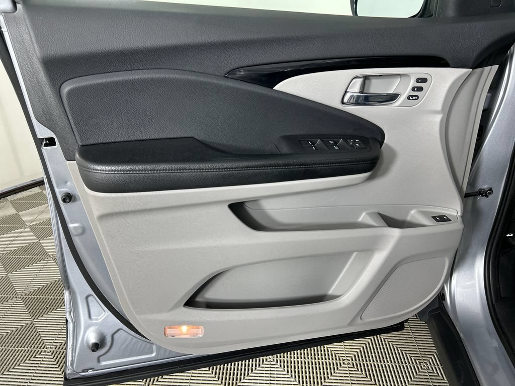 Used 2020 Honda Pilot Touring image 10