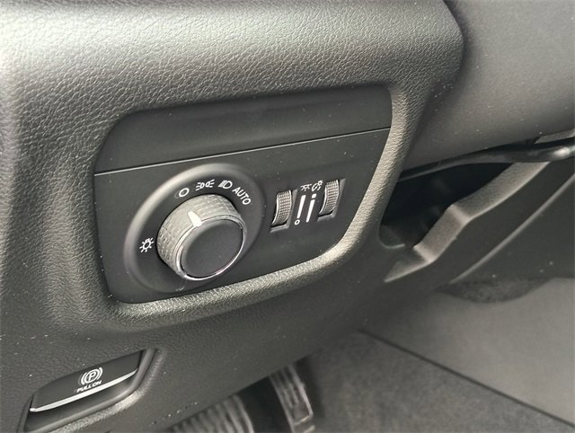 New 2026 Jeep Grand Cherokee Laredo image 13