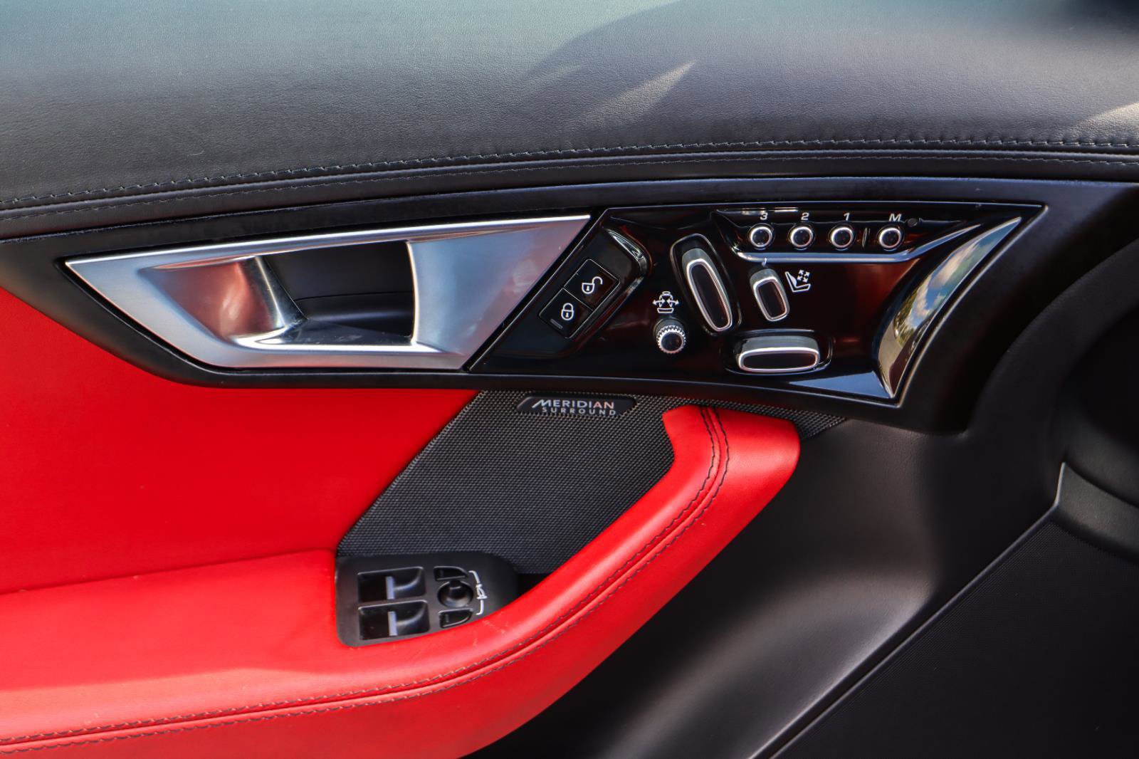 Used 2014 Jaguar F-TYPE S image 39