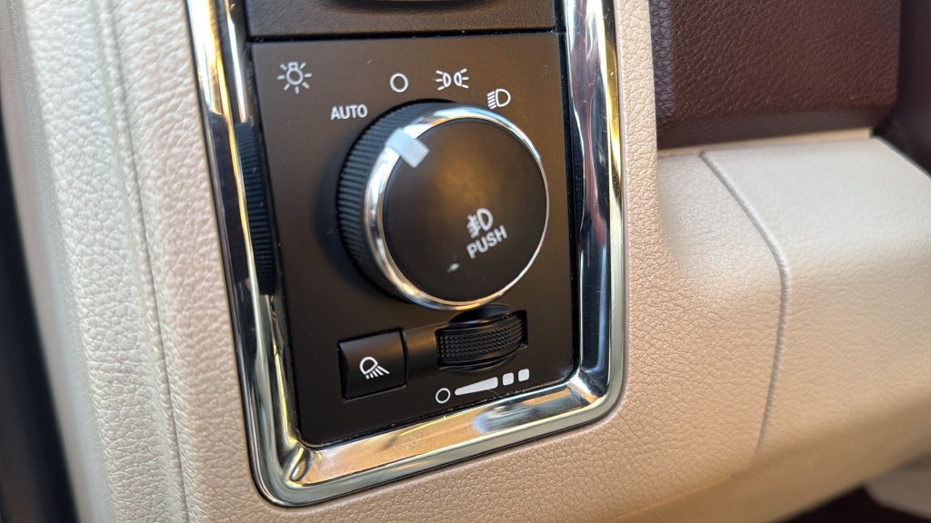 Used 2016 RAM 2500 Laramie AWD/4WD image 10