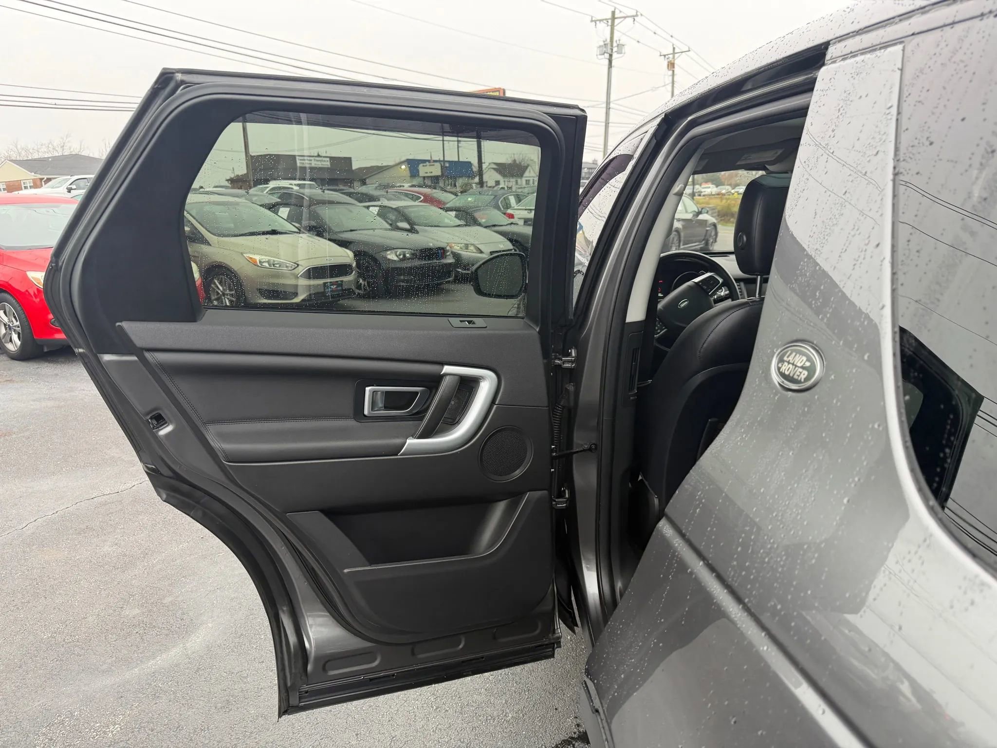 Used 2018 Land Rover Discovery Sport HSE image 32