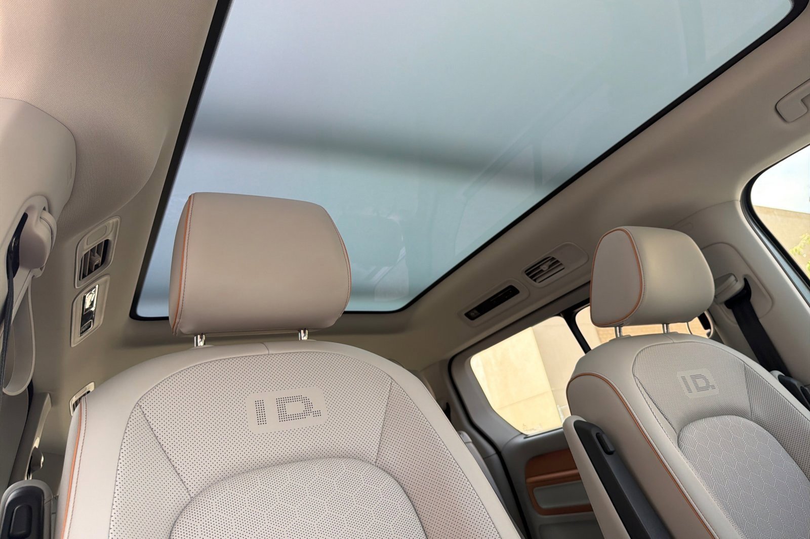 Used 2025 Volkswagen ID. Buzz 1st Edition RWD image 16