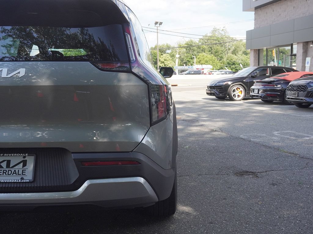 Used 2024 Kia EV9 Light Long Range RWD image 17