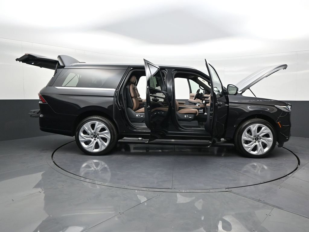 Used 2025 Lincoln Navigator L Black Label image 34