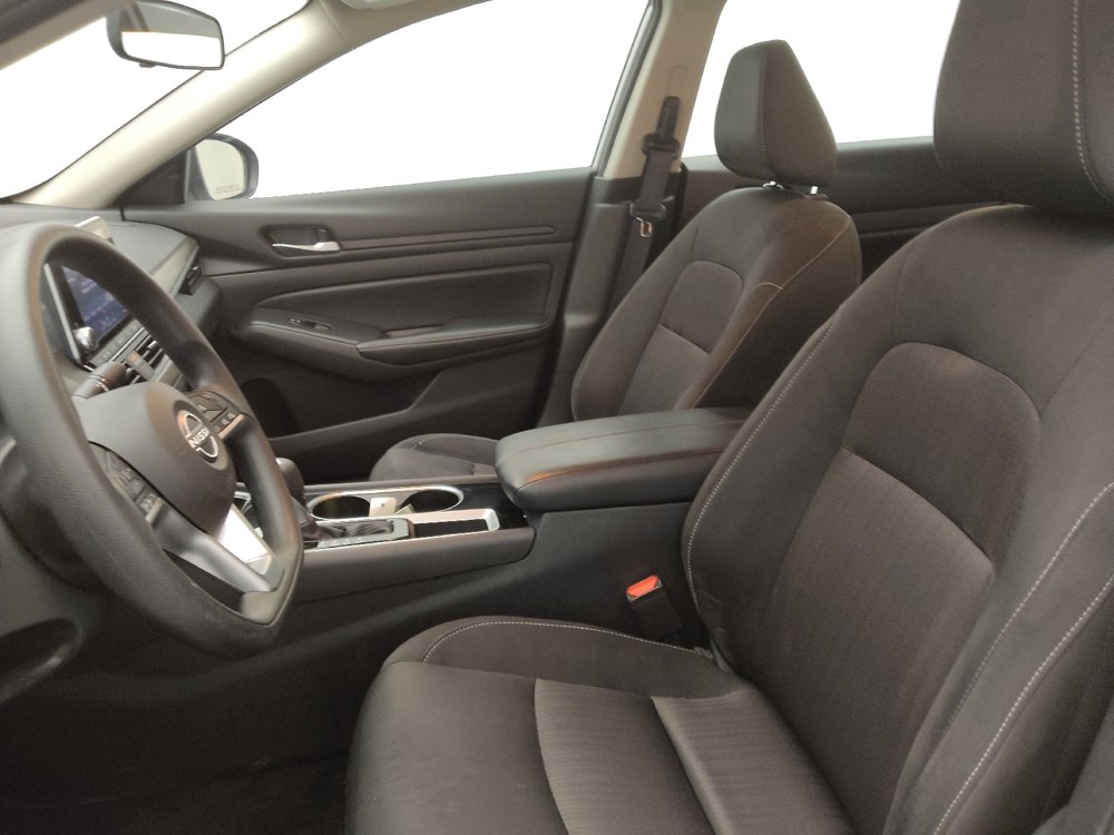 Used 2024 Nissan Altima 2.5 SV image 17