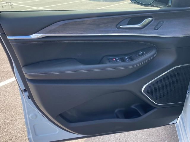 New 2025 Jeep Grand Cherokee L Overland w/ Trailer Tow Package image 11