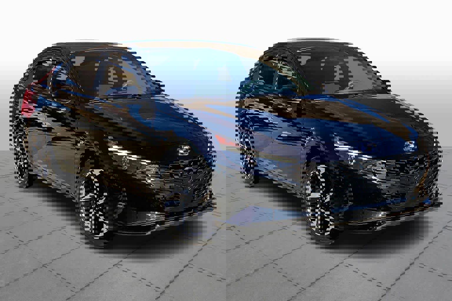 Used 2023 Hyundai Elantra SEL w/ Convenience Package image 2