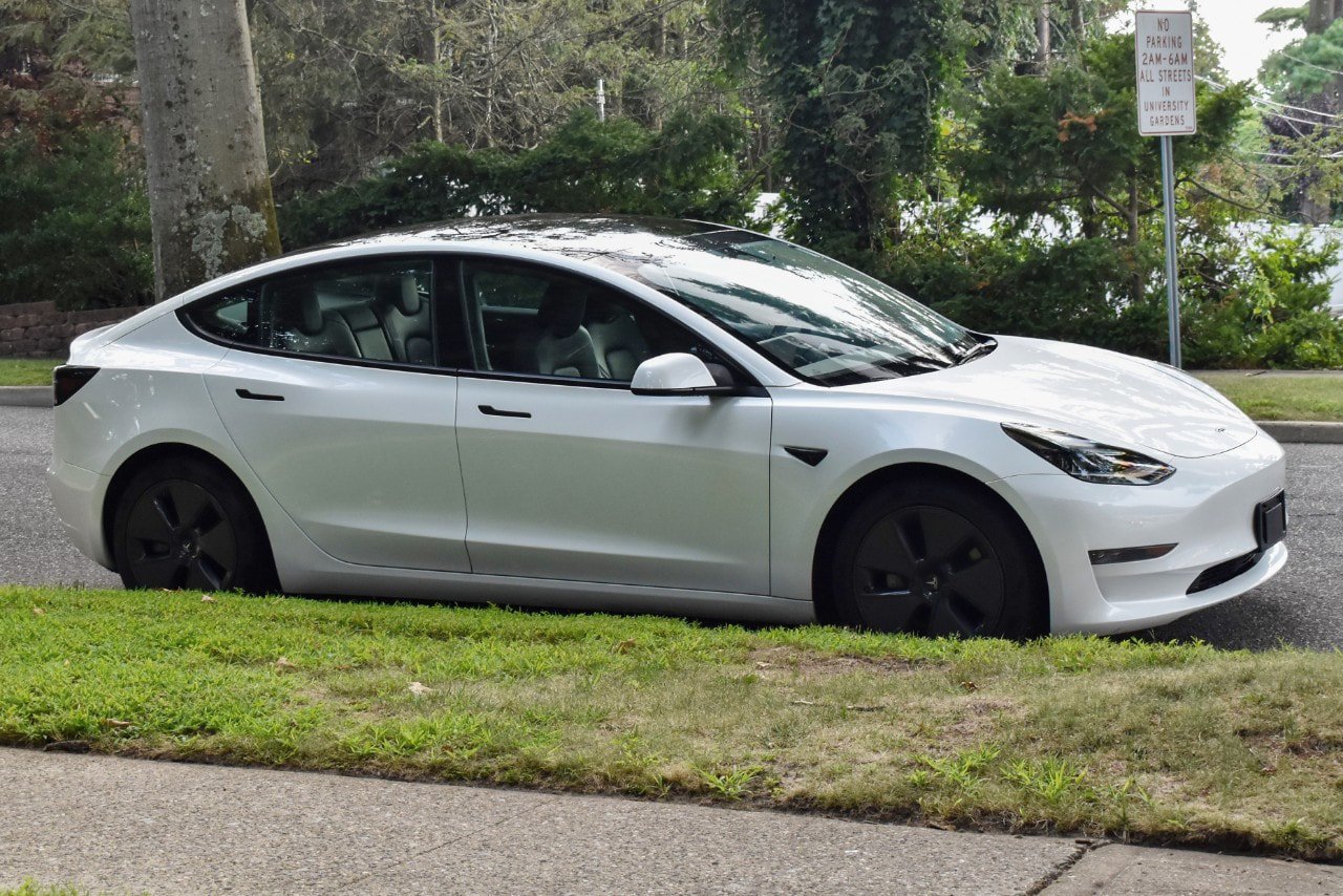 Used 2023 Tesla Model 3 Standard Range RWD image 12