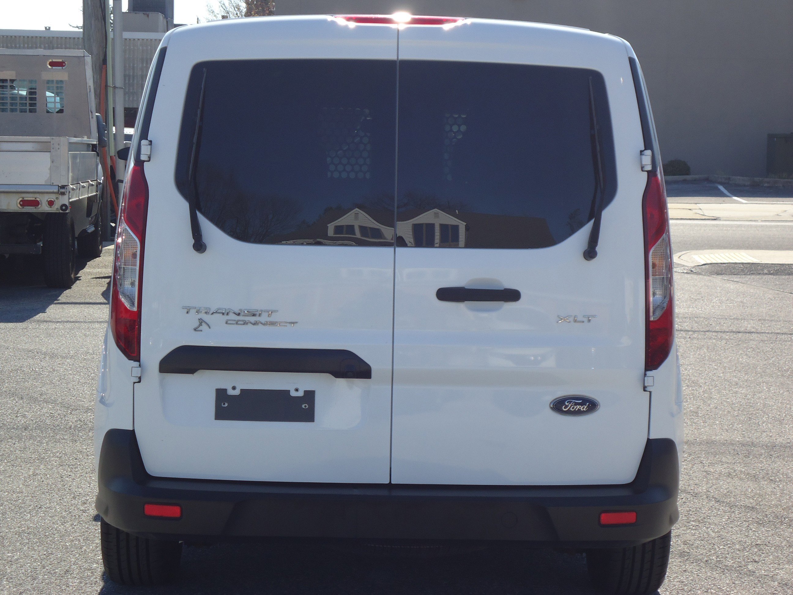 Used 2020 Ford Transit Connect XLT image 4