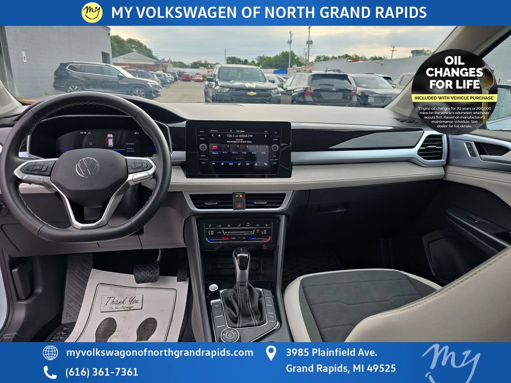 Used 2025 Volkswagen Taos SE w/ Panoramic Sunroof Package AWD/4WD image 13