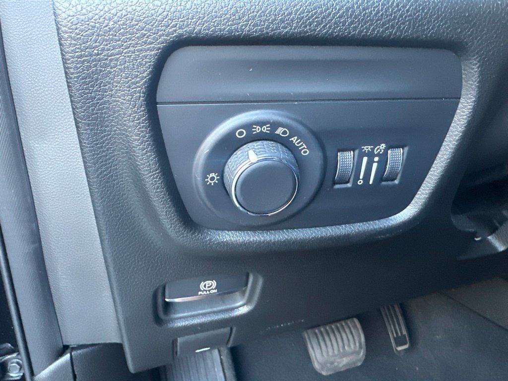 Used 2023 Jeep Grand Cherokee L Laredo AWD/4WD image 24