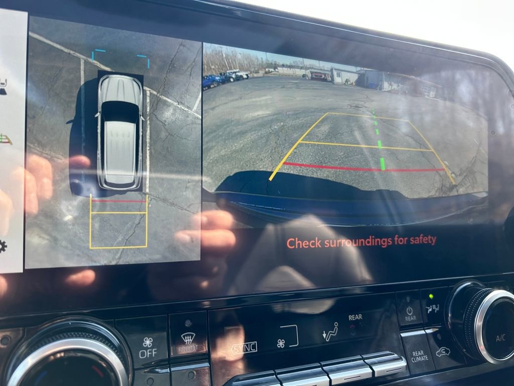 Used 2023 Toyota Highlander Limited image 16