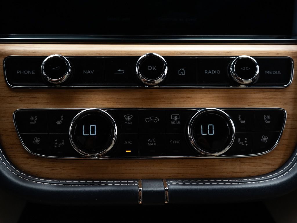 Certified 2023 Bentley Bentayga AWD/4WD image 37