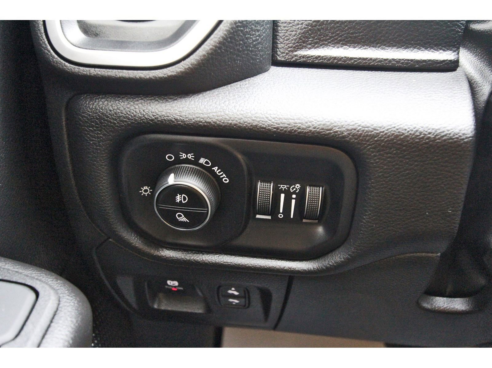 Used 2025 RAM 1500 Lone Star image 18