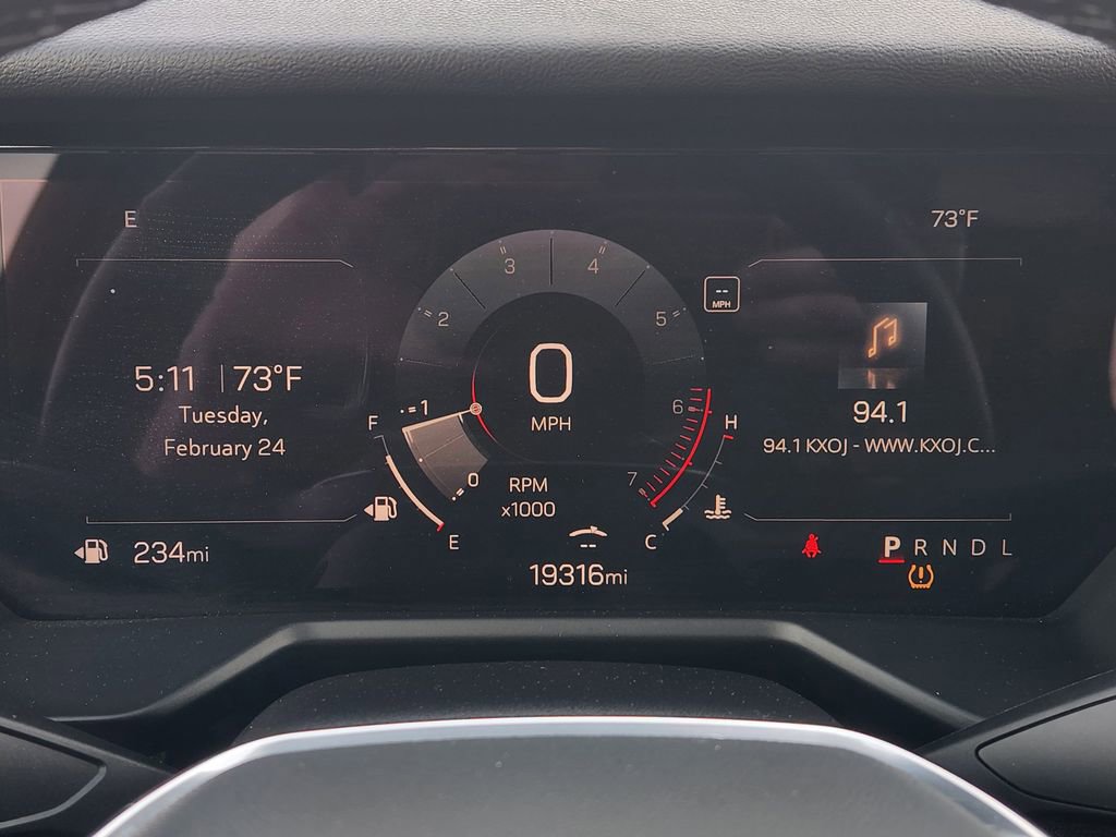 Used 2025 GMC Acadia Elevation image 17