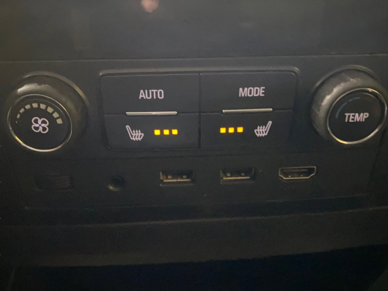 Used 2017 Chevrolet Suburban LT image 12