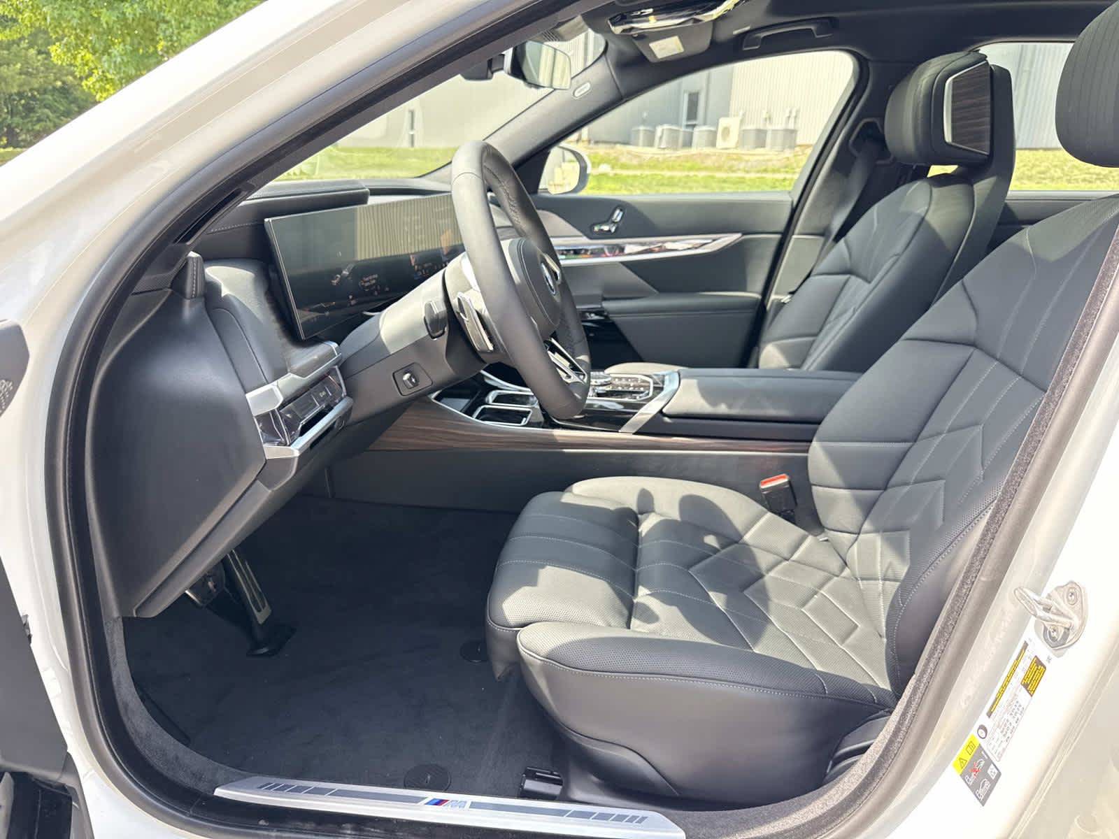 New 2026 BMW i7 xDrive60 AWD/4WD image 14