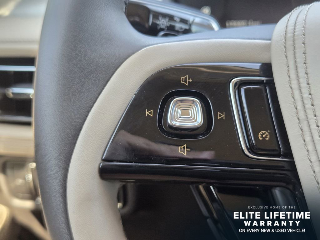 Used 2023 Lincoln Aviator AWD image 27