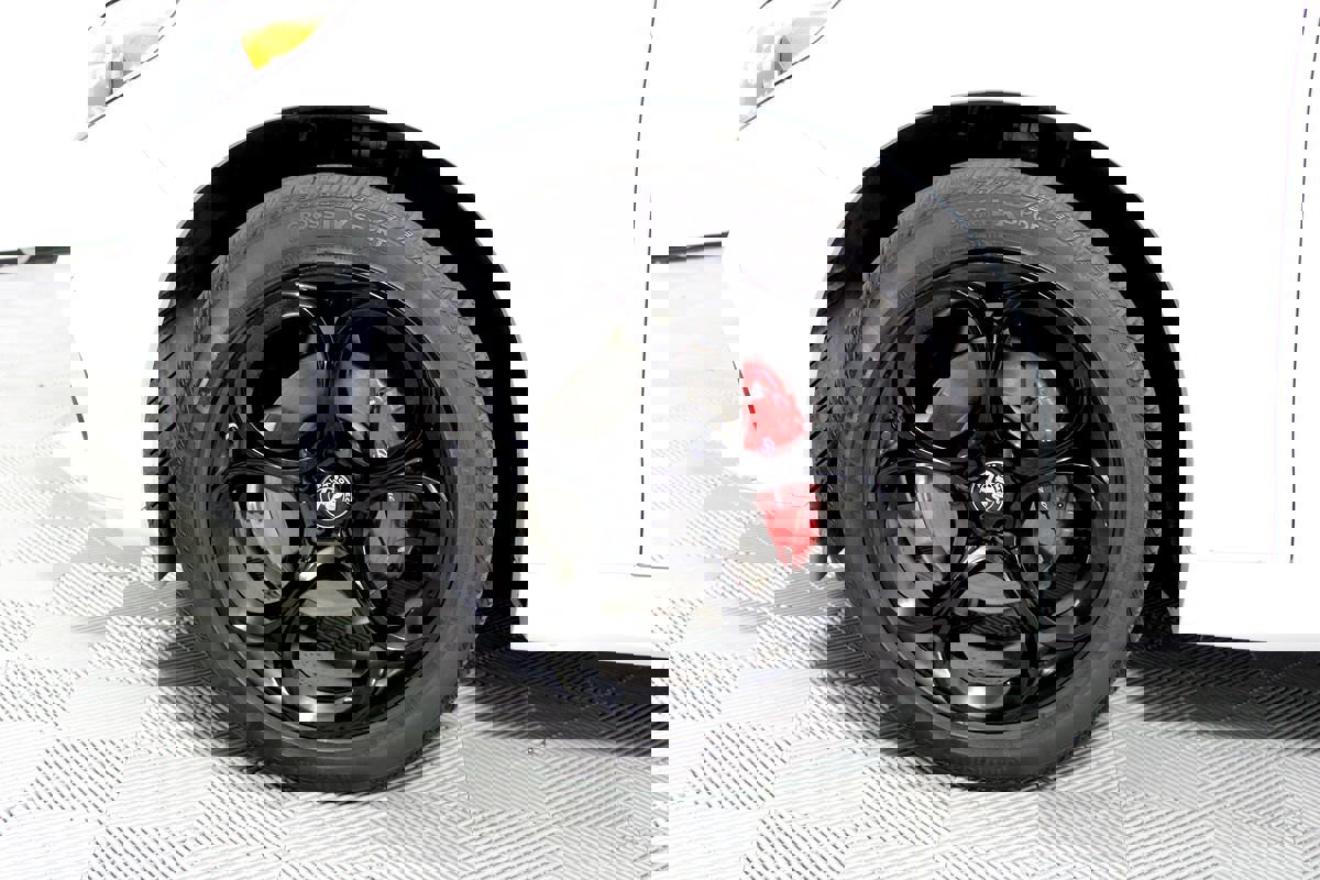 Used 2023 Alfa Romeo Stelvio Veloce image 24