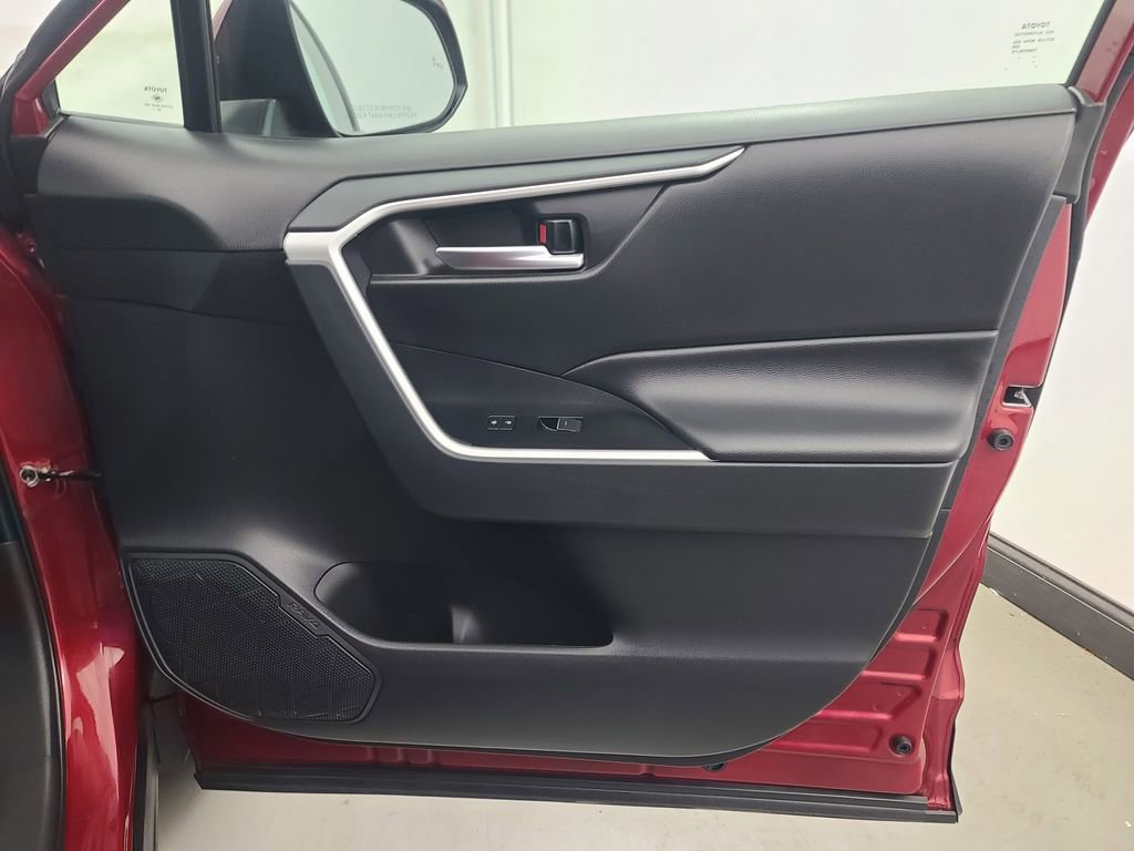 Used 2025 Toyota RAV4 XLE image 14