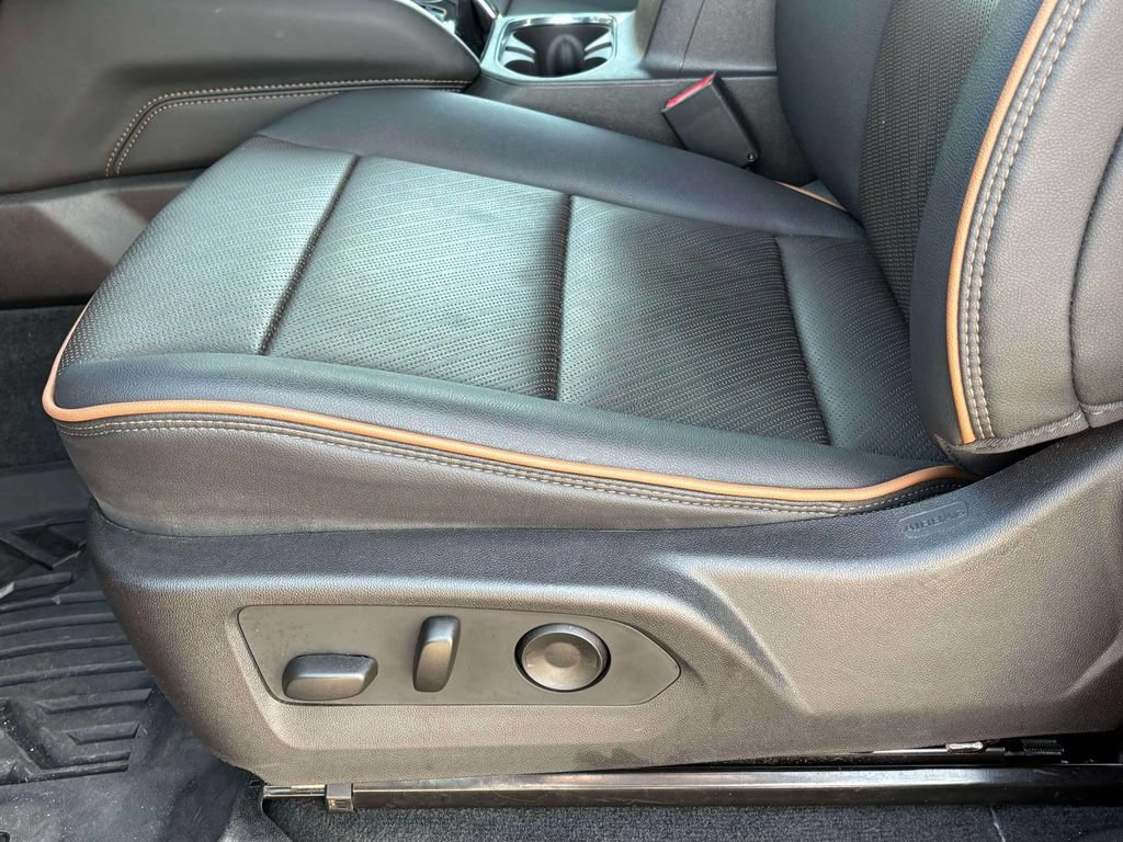 Used 2025 GMC Canyon AT4 w/ AT4 Premium Package AWD/4WD image 4