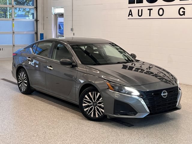 Used 2025 Nissan Altima 2.5 SV FWD image 1