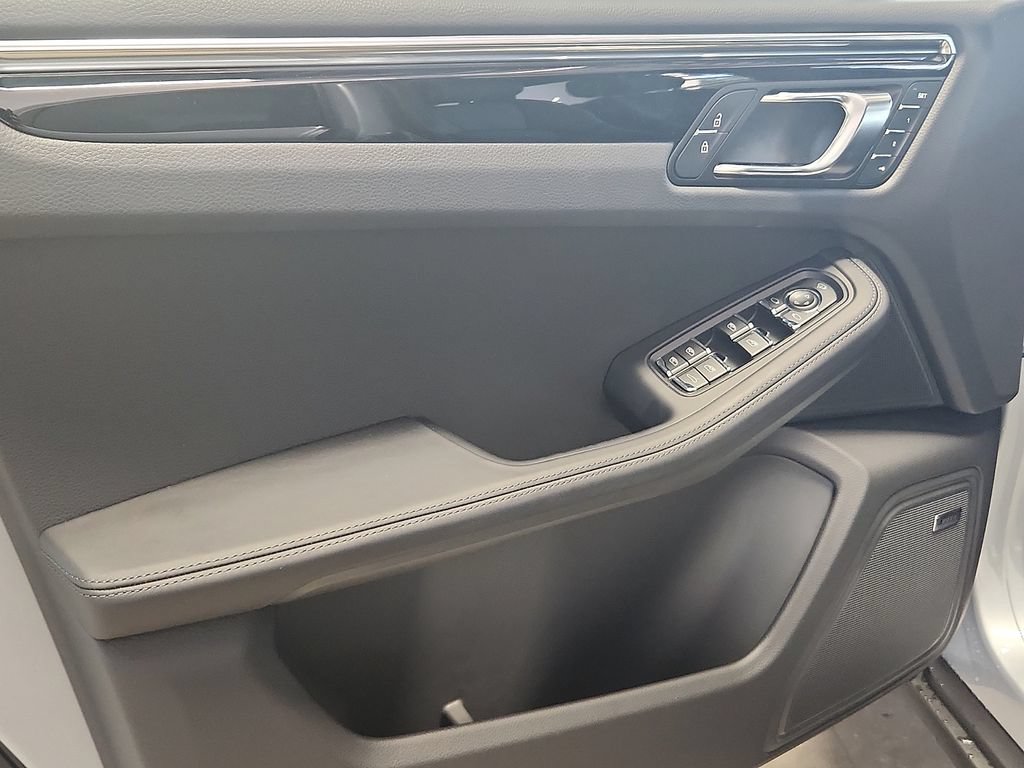 New 2026 Porsche Macan S AWD/4WD image 13