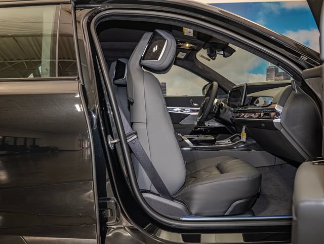 Used 2026 BMW 760i xDrive w/ Executive Package AWD/4WD image 21