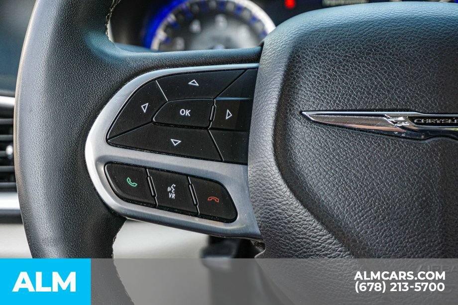Used 2024 Chrysler Pacifica Touring-L FWD image 30