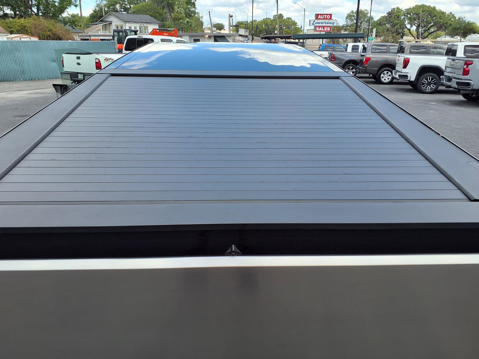 Used 2025 Tesla Cybertruck AWD Crew Cab image 9
