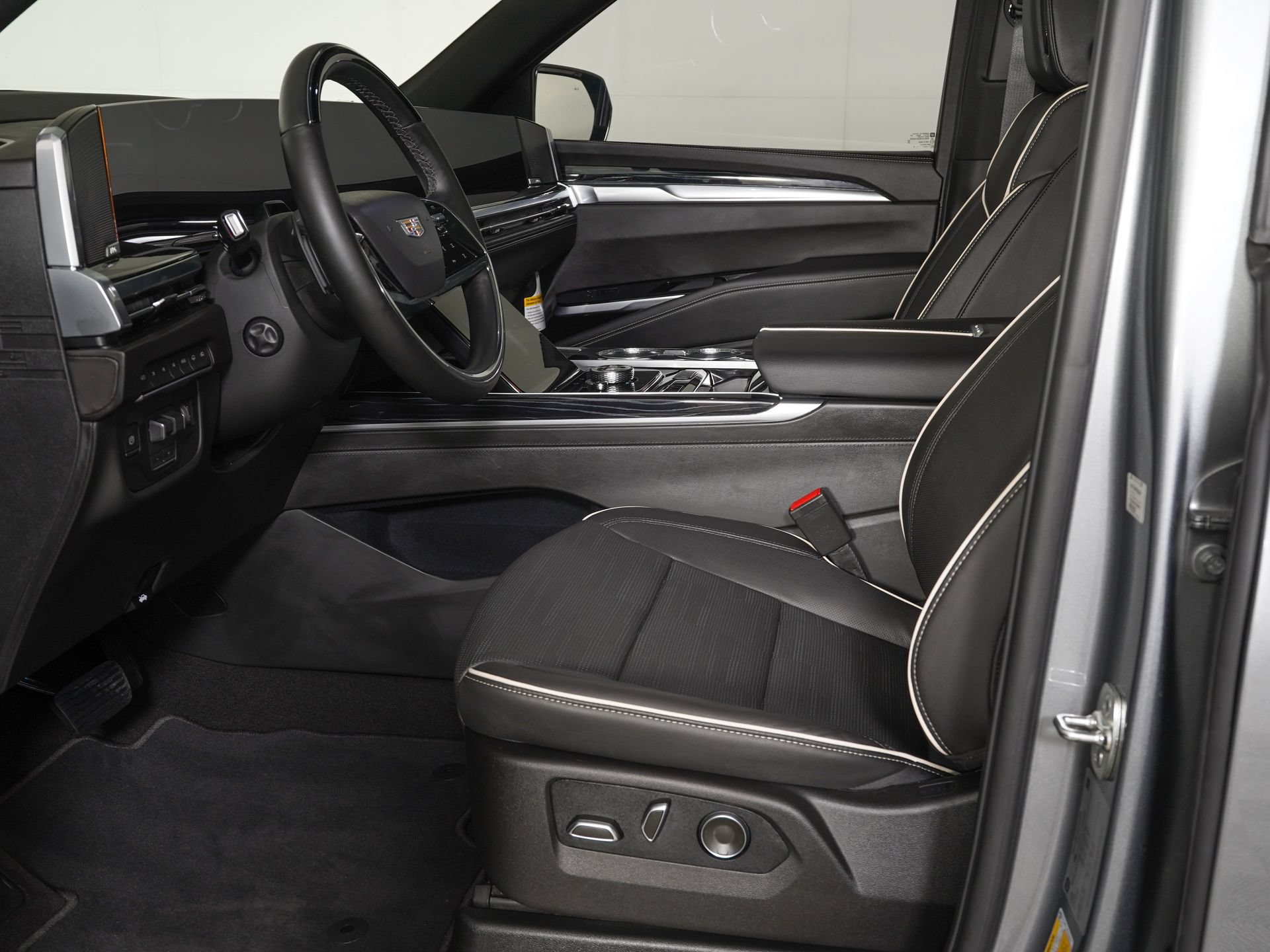 Used 2026 Cadillac Escalade Sport w/ Touring Package AWD/4WD image 17