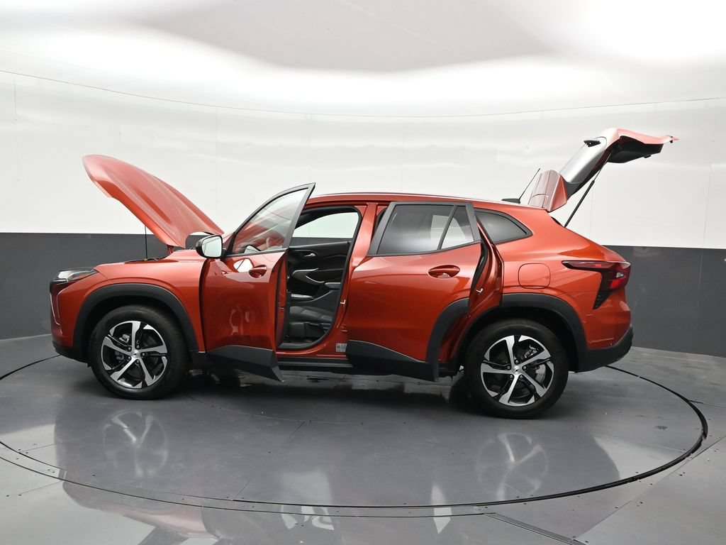 Used 2024 Chevrolet Trax RS FWD image 28