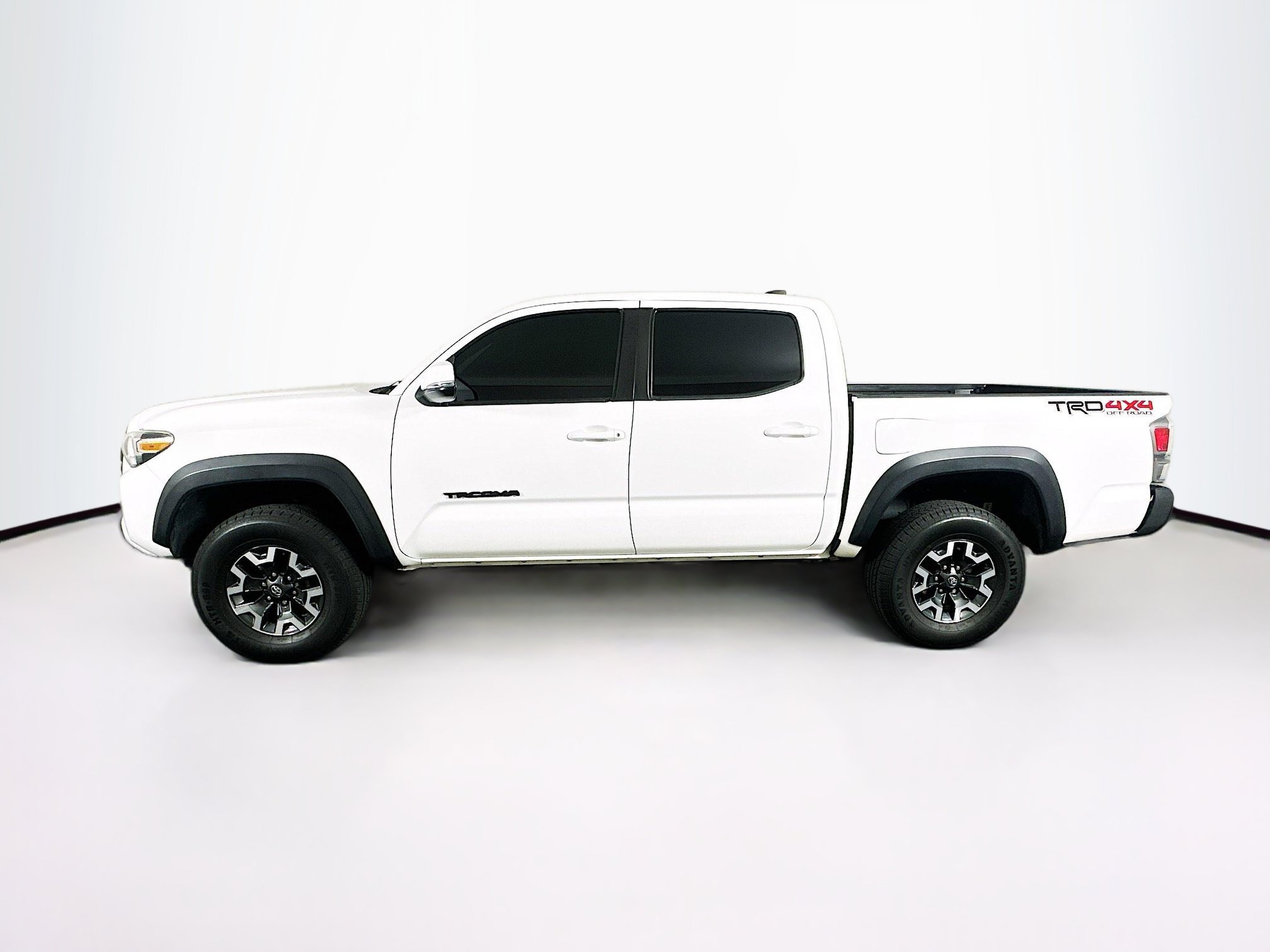 Used 2021 Toyota Tacoma TRD Off-Road w/ Technology Package AWD/4WD image 4