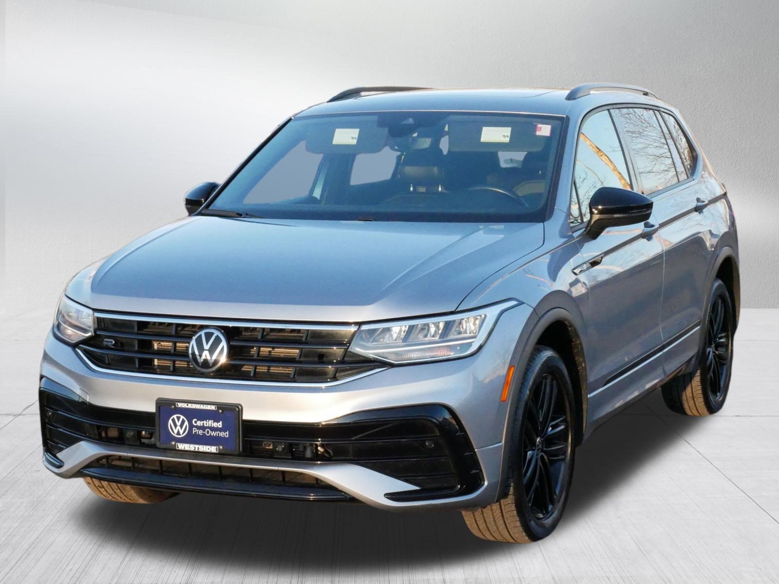 Certified 2022 Volkswagen Tiguan SE R-Line image 2