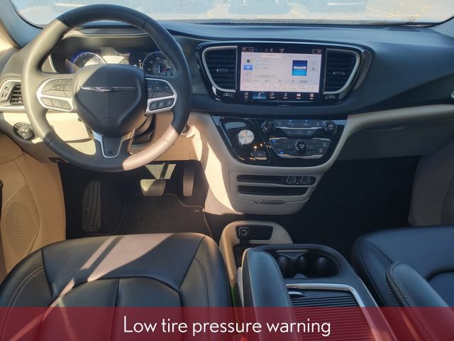 Used 2024 Chrysler Pacifica Touring-L FWD image 29