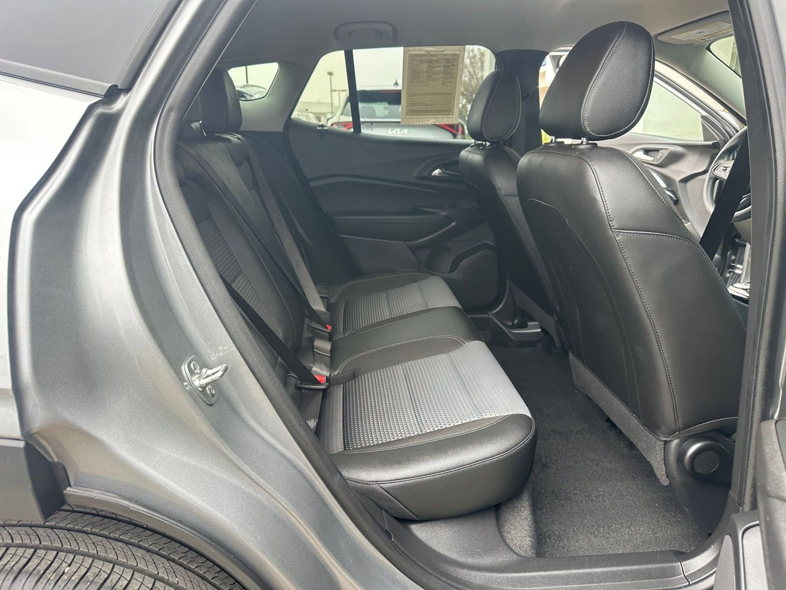 Used 2025 Chevrolet Trax LT image 27