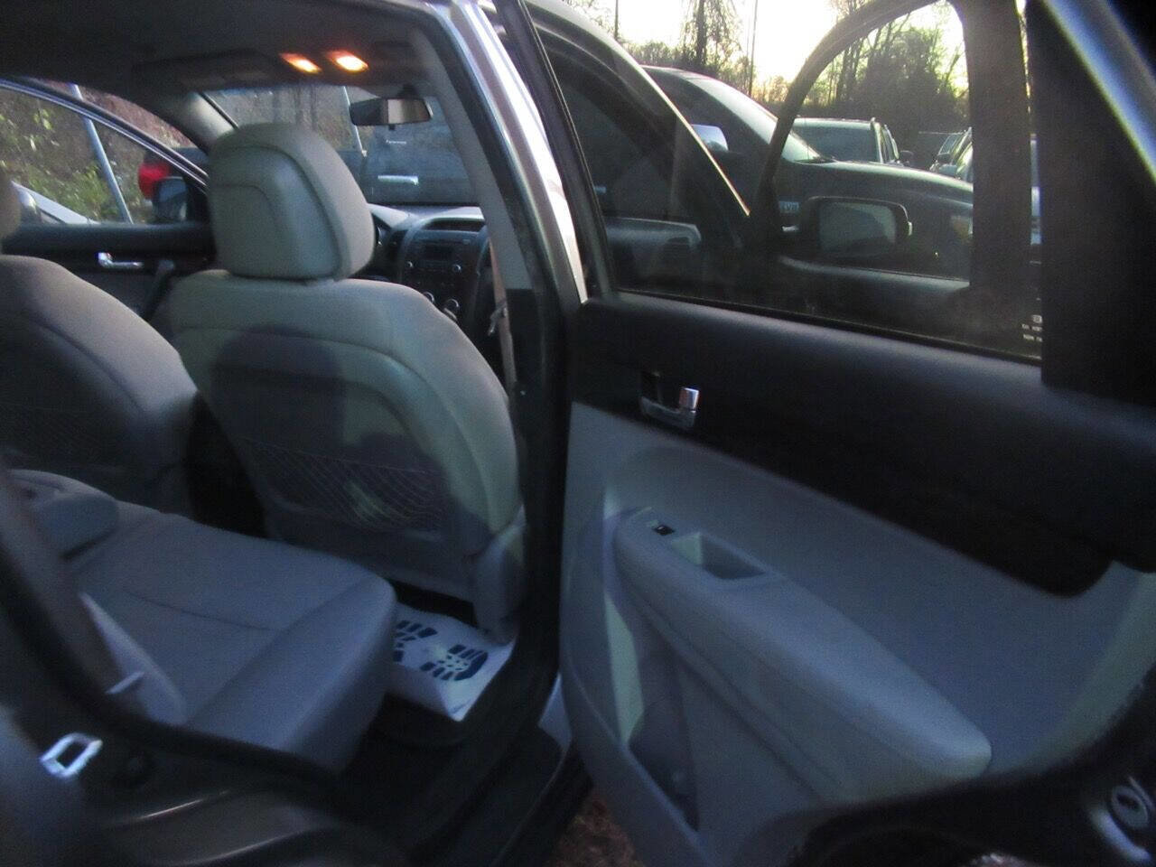 Used 2013 Kia Sorento LX image 26