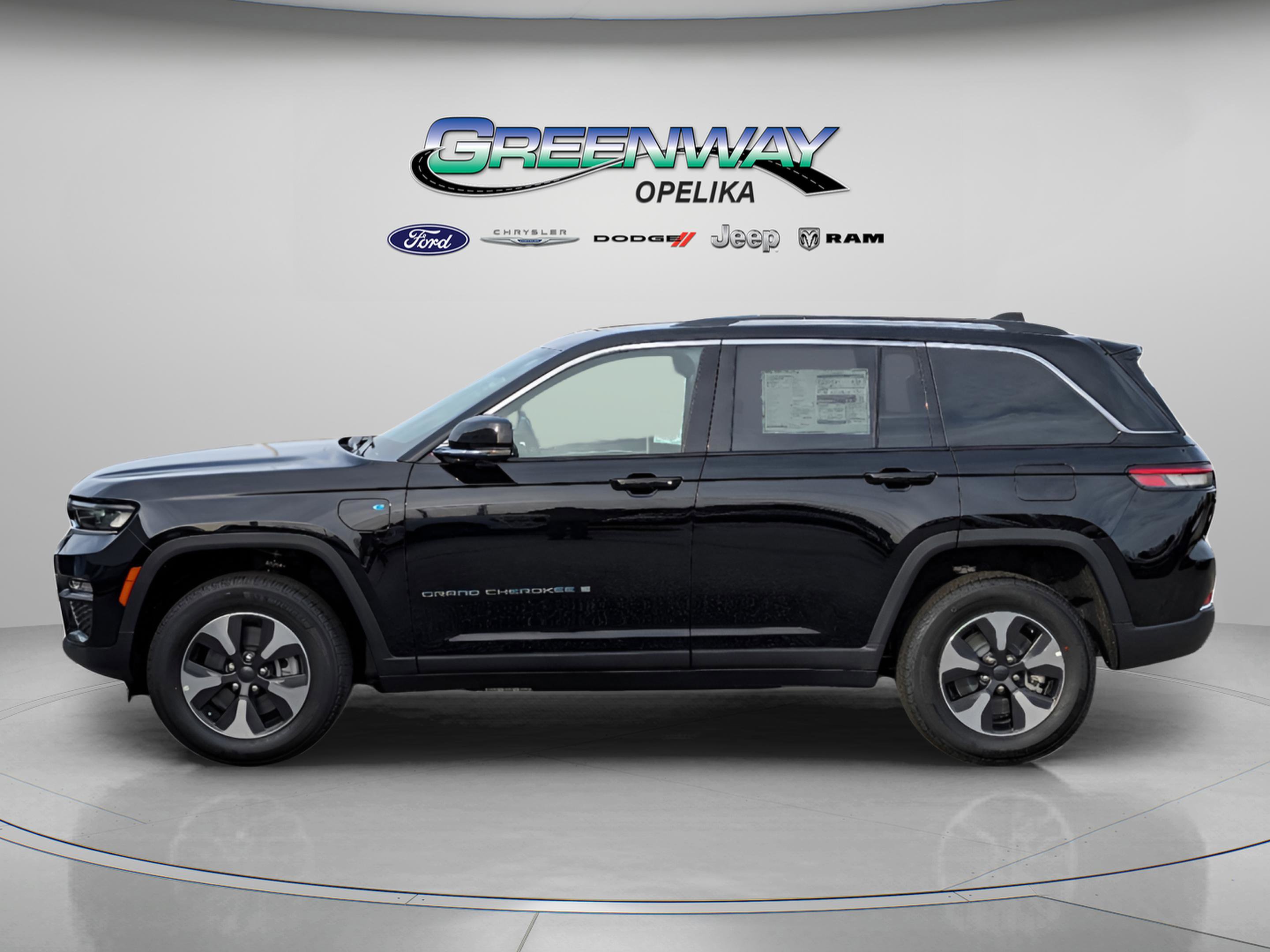 New 2024 Jeep Grand Cherokee Limited 4xe image 4