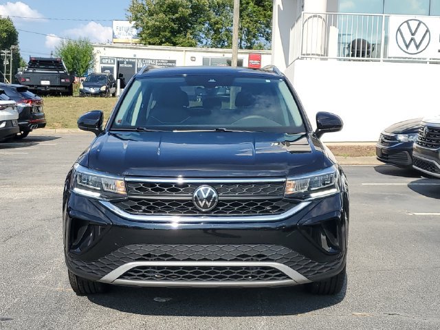 Certified 2024 Volkswagen Taos SE FWD image 2