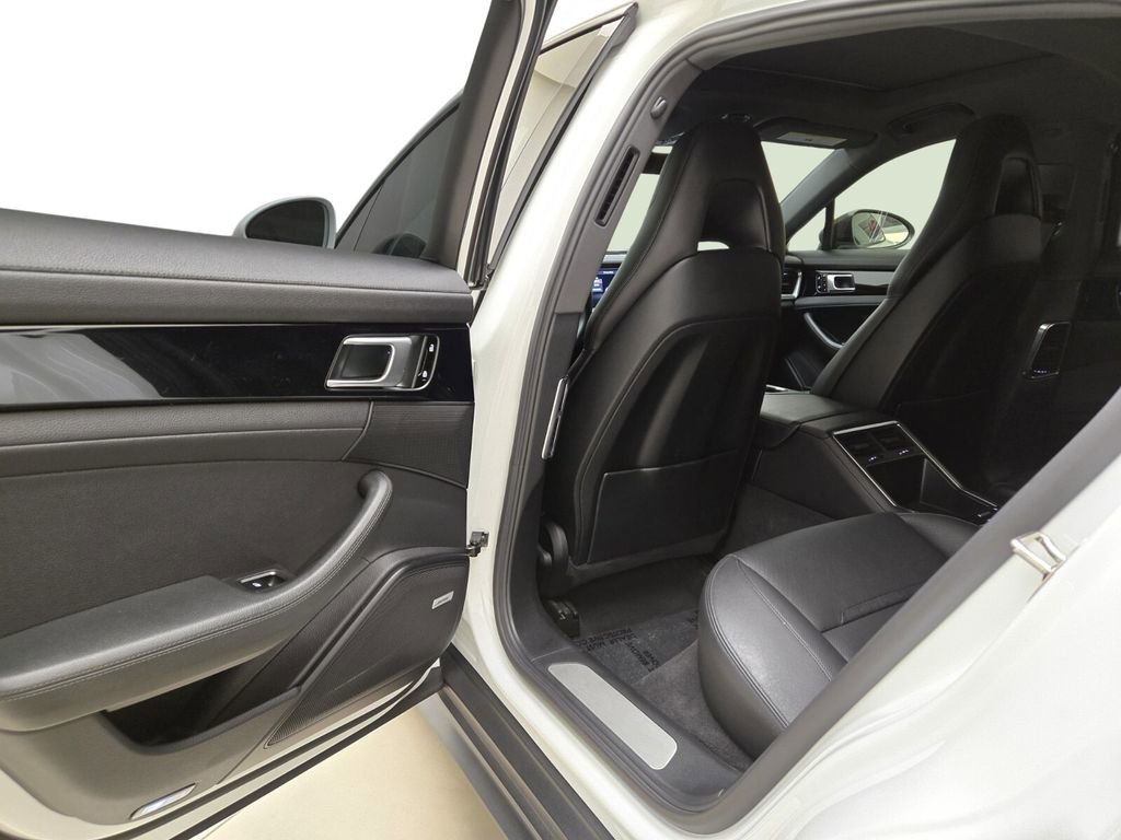 Used 2020 Porsche Panamera 4 image 19