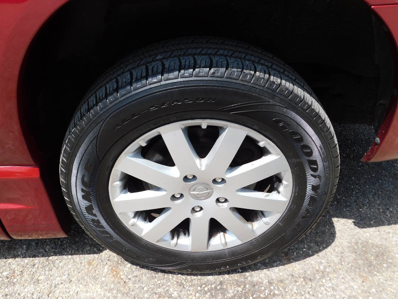 Used 2013 Chrysler Town & Country Touring image 10