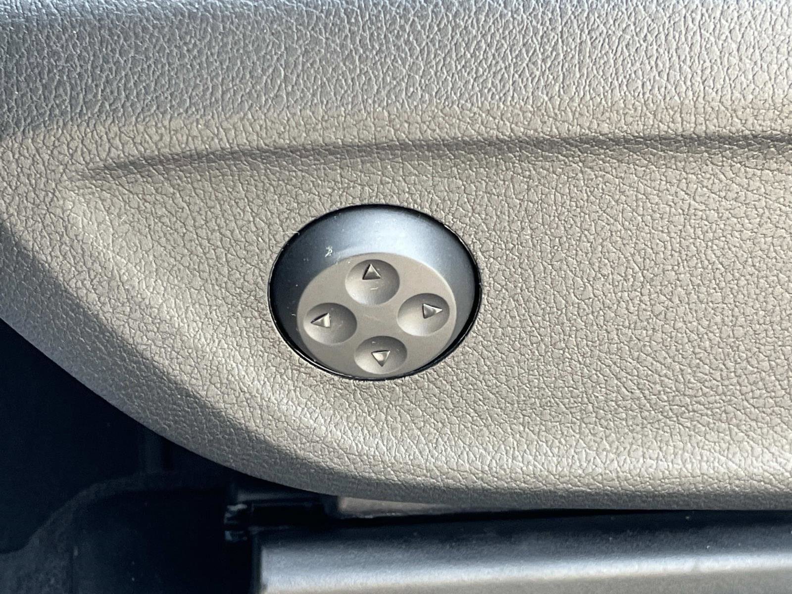 Used 2023 Mercedes-Benz GLS 450 4MATIC image 25