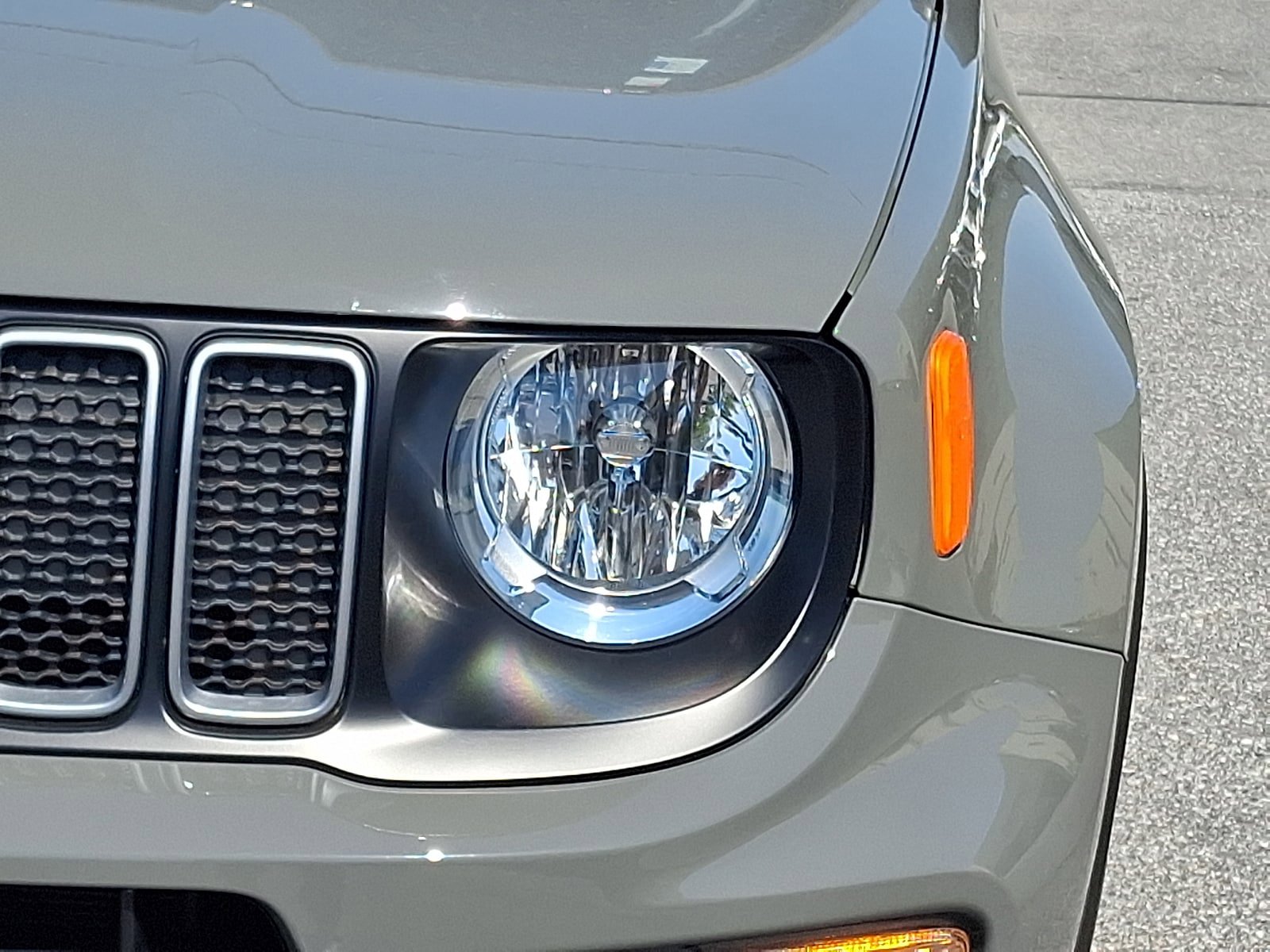 Used 2022 Jeep Renegade Latitude AWD/4WD image 10