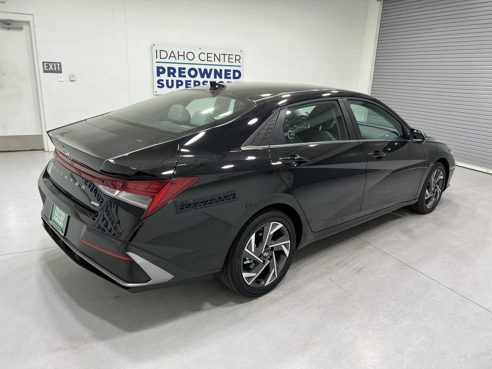 Used 2025 Hyundai Elantra Limited FWD image 8