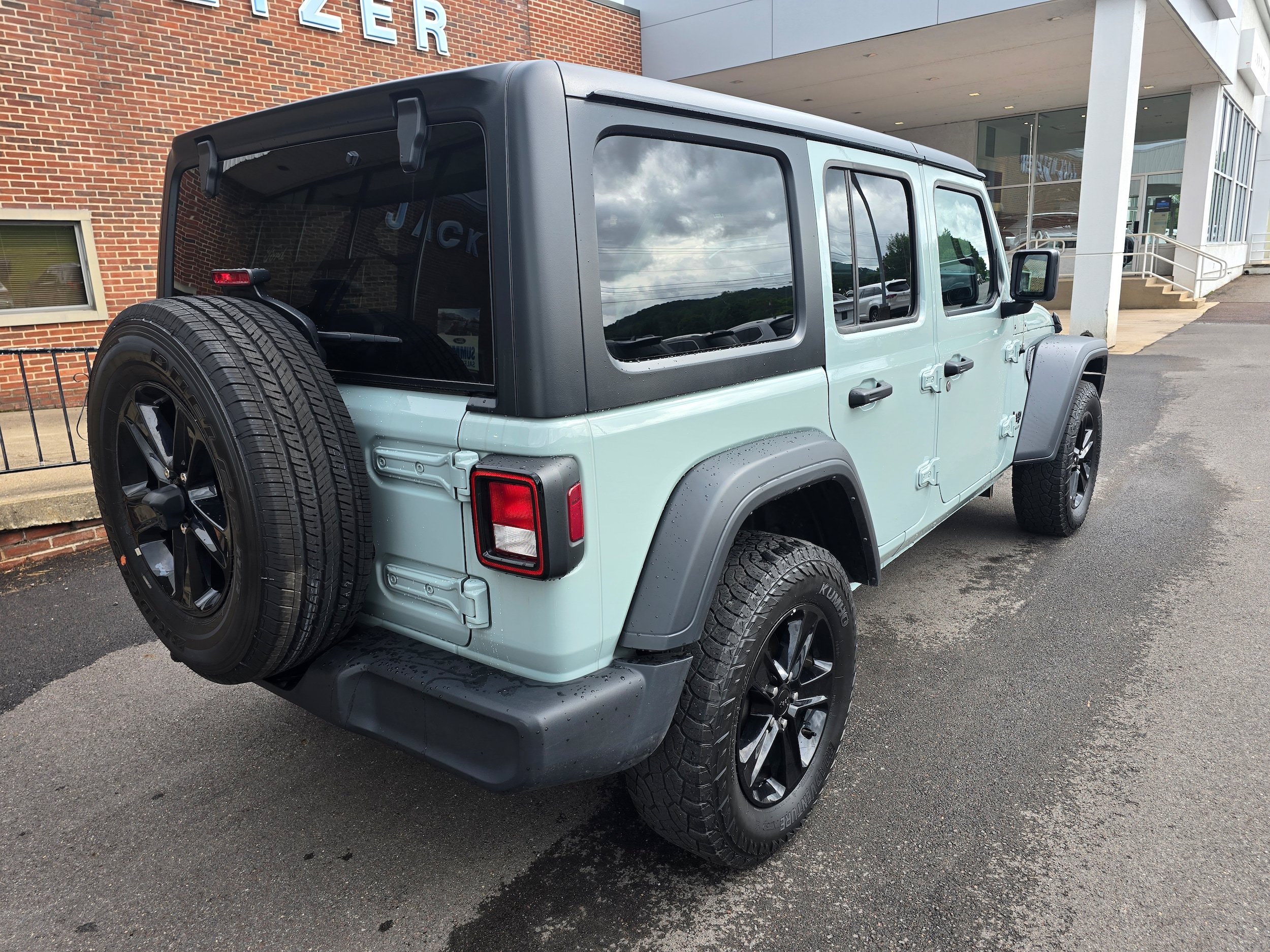 Used 2023 Jeep Wrangler Unlimited Sport AWD/4WD image 7