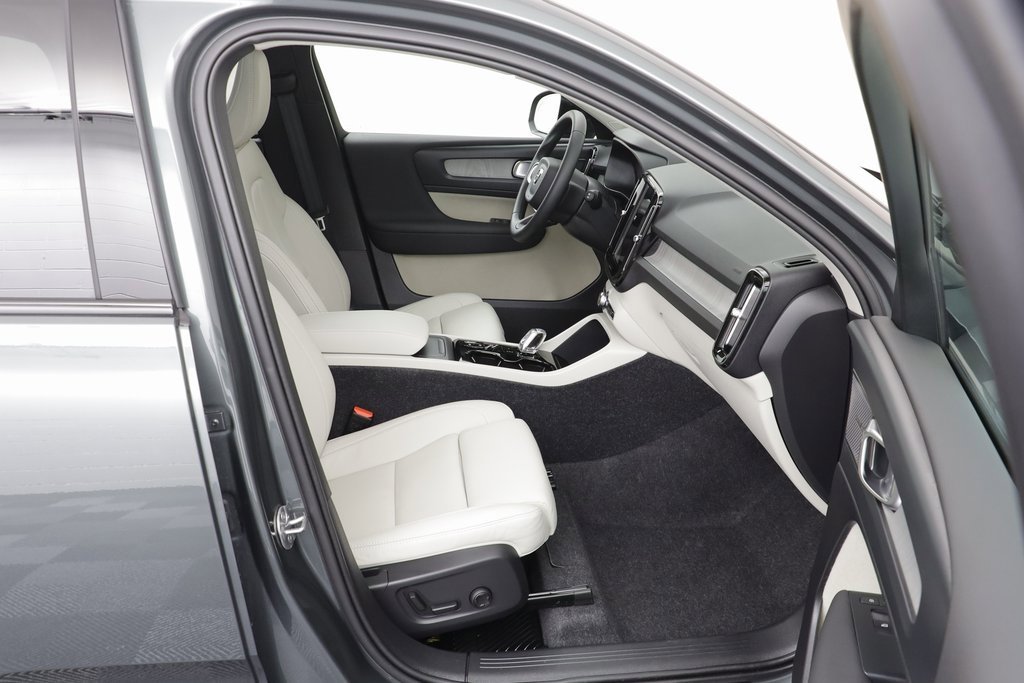 Used 2026 Volvo XC40 B5 Ultra w/ Climate Package image 20