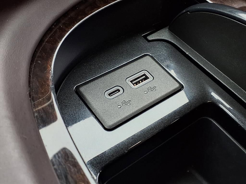 Used 2023 Cadillac Escalade Sport Platinum w/ LPO, ONYX Package image 24